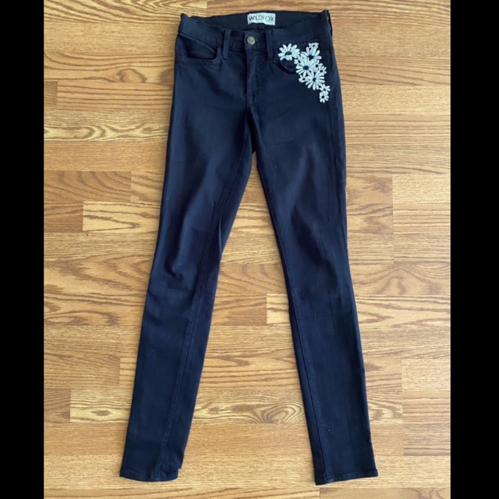 WILDFOX Black Daisy Appliqué Jeans size 24
